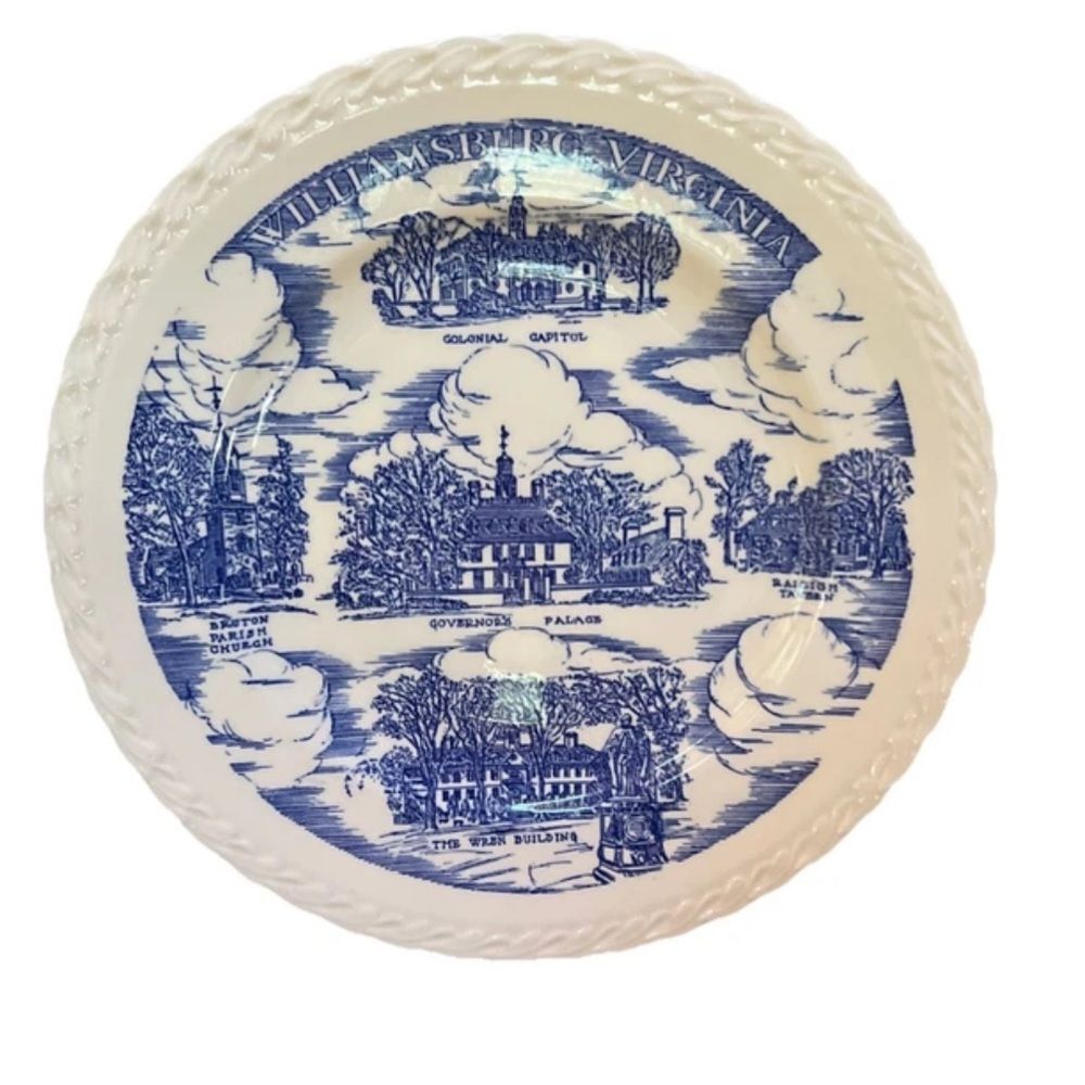 Williamsburg Virginia 1950’s-1965 White Blue Commemorative Collector Plate